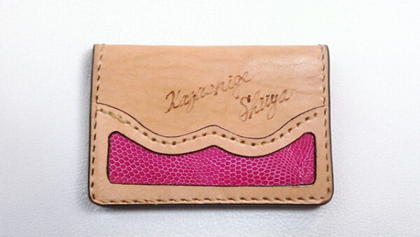 二つ折れ名刺入れ〈リザード革仕様〉